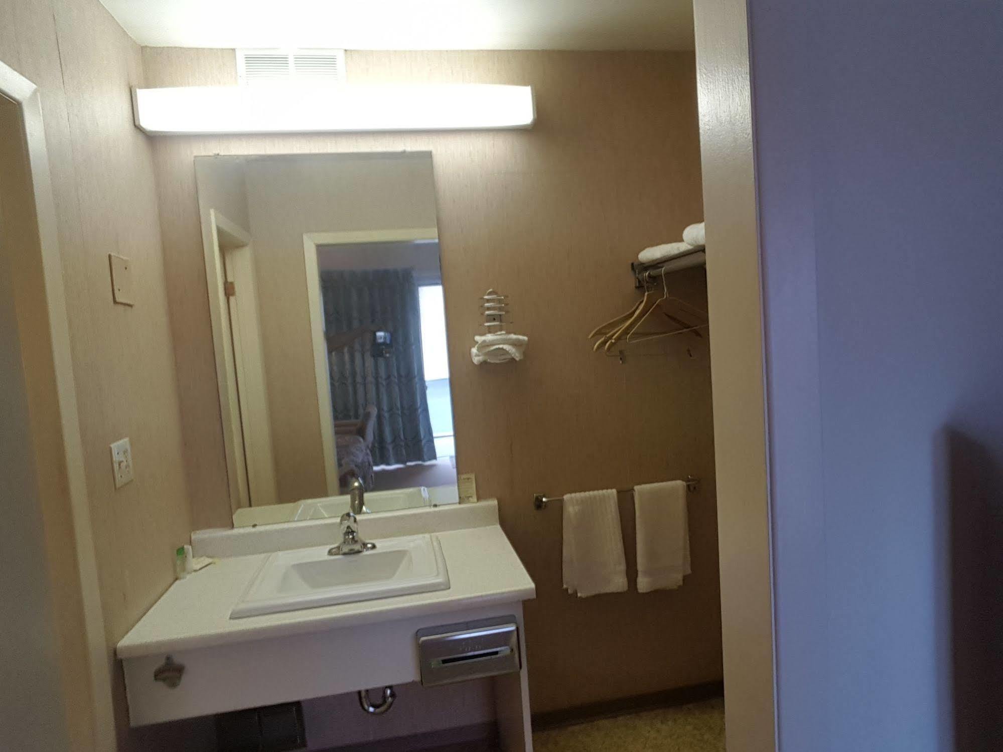לימינגטון Town'N Country Motor Inn מראה חיצוני תמונה